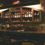 おでんの田 - カウンター前には日本酒がずらり。お酒の種類、豊富です。