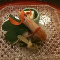 京懐石 螢 - 前菜　皐月鱧の柏寿司　赤座海老の寒露漬け　煎り胡麻豆腐　伏見とうがらしの大原木煮