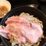 つけ麺 どでん - でっかいローストポークが二枚！