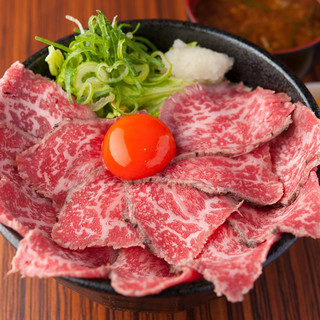 午餐人氣！黑毛和牛烤牛肉飯&定食