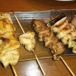 鶏活 - ホルモン入り串盛り（食べかけ…）