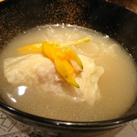 浪速割烹 㐂川 - 金針菜の花と湯葉の椀物