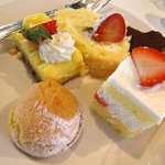 レストラン　コント・ドゥ・フェ - 山盛りデザート♪：2011年7月