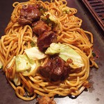 うまいもん横丁 - たむらのお肉を使った牛タレ焼きそば