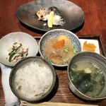 Neko To Sakana - 「鰆塩焼き」「肉じゃが」「鶏と胡瓜のあえ物」「お味噌汁」「香の物」「ご飯」などのセット。