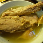 Song Fa Bak Kut Teh - 骨からスルリと外れるみっしり詰まった豚肉、胡椒やにんにくの効いたスープはお代わりOK