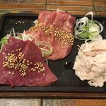 Yakiniku To Kasuudon Ryuunosu - 肉刺しの盛り合わせ。