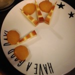 Cafe&Bar GOOD DREAMS - 自家製スモークチーズと自家製いぶりがっこ¥600
