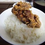 Chuuka Shokudou - 「鶏唐揚げオンザライス」は安心する美味さです。