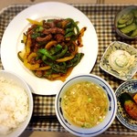 Okikusan - 牛肉とピーマンの炒め物（青椒肉絲）定食