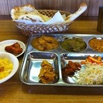 インディラ - 2011-08-03　ランチバイキング全景