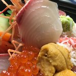 味処 佐とう - 切り身もつやつや。透けて見える