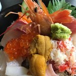 味処 佐とう - まるで生け花みたいに丼に咲く海鮮