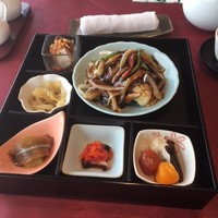 謝朋殿 幕張店 - 白身魚の黒酢炒め、小菜