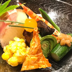 銀座 しのはら - とうもろこしのかき揚げ、クチコ、胡麻を挟んだコゴミ、炊いたタコ、さいまき海老、オクラ、鯛の小袖寿司、卵しんじょう、きゅうりと金山時味噌