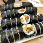 고봉민김밥 - ・トンカツキンパッ(돈까스 김밥) 3500₩ ・トッカルビキンパッ(떡갈비 김밥) 3500₩