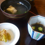 Nakagawatei - もずく酢、漬物、吸物
