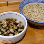 莢 - あつもり（温かい麺）とつけだれ（醤油）