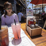 Sandy's Beach Shack - テラス席。