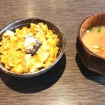 田村 岩太郎商店 - 2018年7月11日
      朝ウニぶっかけ丼