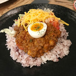 ラフ&タフ コーヒースタンド - ひよこ豆のキーマカレーとタコライスのハーフ