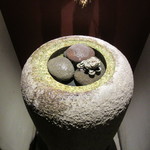 銀座うち山 - 入口近くに小さなカエルの置物