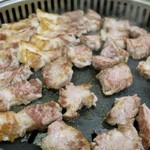 맛찬들왕소금구이 - ・熟成三枚肉(숙성 생삼겹살:スクソン サムギョプサル)　150g13000₩ ・熟成首肉(숙성 생목살:スクソン モクサル)　150g13000₩　※3人前ずつ