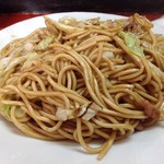 新ちゃん - 焼きそばはシンプル。甘みを感じるような太麺でガッツリした感じです！