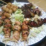 やきとり鳥かつ - キモ嫌いの私ですが、ここのは旨い、と言いながら食べちゃいます。