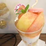 LOOP - 【2018.07】白桃のパフェ(850円+税)