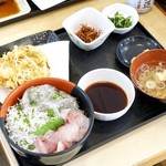 大洗町漁協　かあちゃんの店 - 料理写真:三色丼定食とかき揚げ単品