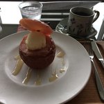 冷やし焼き林檎の蜂蜜バニラ添え、コーヒー￥６００