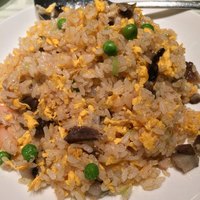 涵梅舫 銀座店 - 揚州炒飯 1800円  ナマコ入りです