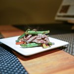 RAKUSUI - ・ステーキのような鉄板の青椒牛肉絲