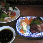 ソウルフードバンコク - 季節の料理（左上）と夜定食の肉料理（右下）