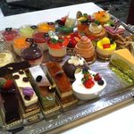 サロン ド デセール ル・シャン・ド・ピエール - ケーキ食べ放題のオーダー用全種類のトレイ