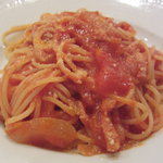 ヴィア・パルテノペ - トマトとパンチェッタのスパゲティー