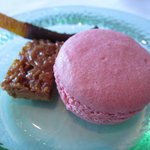アーリア ディ タクボ - フランボワーズのマカロンとプチフールＵＰ