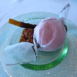 アーリア ディ タクボ - フランボワーズのマカロンとプチフール