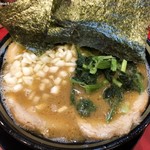 家系ラーメン たつ家 - 再訪問 2018/07 バラチャーシューメン+玉ネギ (900円)