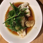 老虎菜 - 鯛は女性スタッフさんがお取り分け♪