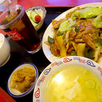 Shiitake Hanten - 豚角煮定食A（回鍋肉）1280円（サラダ・スープ・漬物・ドリンク付き）