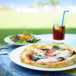 PIZZZA セット【サラダ&ドリンク付】 (￥1,400)