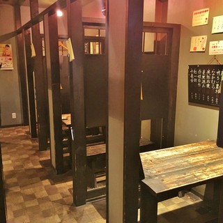 【テーブル席】半個室感覚でゆったり、のんびり寛げる空間♪