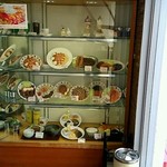 キッチンユキ 本店 - 店頭のショウケースのメニュー