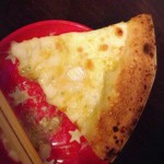 Pizza Presso - クワトロフォルマッジ（ハチミツ添え）