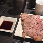 弘明寺丿貫 - 炙り肉刺し