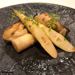 カーサ・デル・チーボ - 牡蠣のコンフィと根曲がり筍のトリフォラータ 