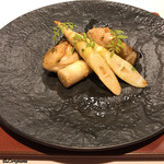 カーサ・デル・チーボ - 牡蠣のコンフィと根曲がり筍のトリフォラータ 