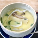 史 - 何と、白魚入りの茶碗蒸しからサーブ！此れは定食屋さんではなく、料亭の攻撃？ですね！